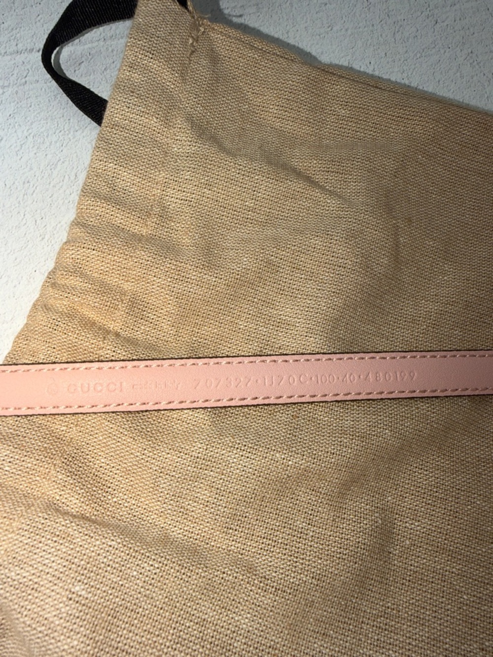 Gucci Slim Patent Leather Belt in Pale Pink with Gold Double G - Picture 8 of 11